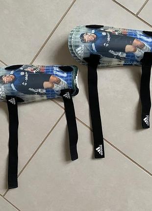 Защитные футбольные щитки adidas