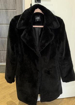 Жіноча шуба зі штучного хутра чорна