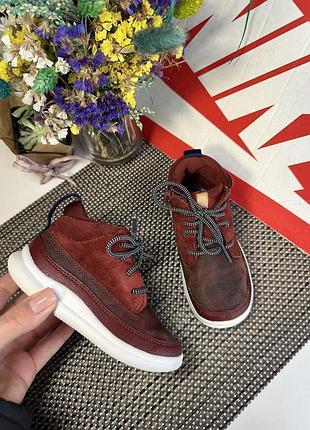Оригінальні черевички clarks