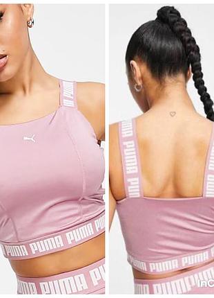 Світло-рожевий кроп-топ puma training strong crop top має квадратний виріз і фірмову еластичну резинку з логотипами бренду як новий s
