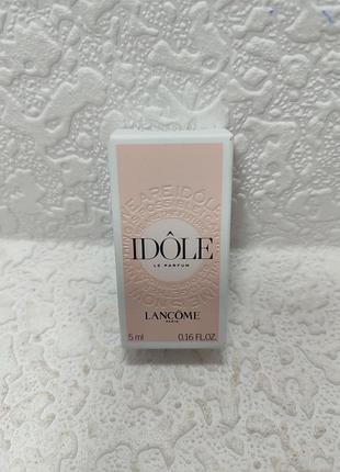 Мініатюрка парфумованої води lancôme idôle le parfum об'ємом 5 мл разом із її фірмовою коробочкою.