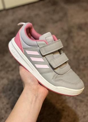 Оригінальні дитячі кросівки adidas 33 розмір для дівчинки 21 см б/в
