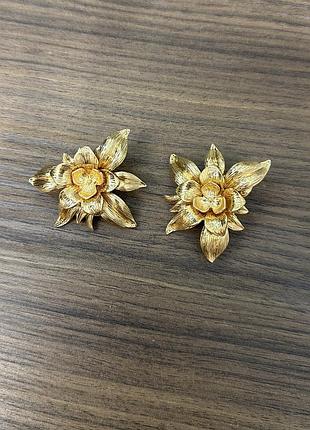 Сережки для жінок zara embossed flower button earrings - golden