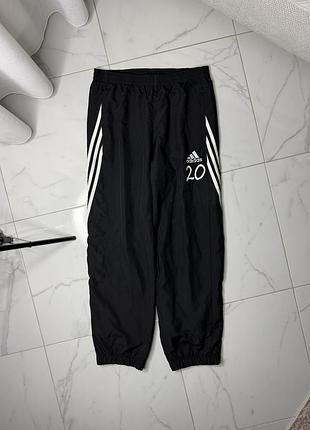 Чоловічі спортивні штани adidas чорні з лампасами та блискавками знизу