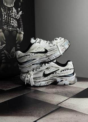 Nike initiator custom white black 5