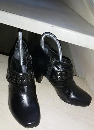 B&amp;co (denmark)- стильные черные кожаные ботльоны р. 38 1/2-39 (25см)
