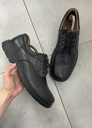 Чоловічі туфлі clark’s чорні, розмір 44, шкіряні з мембраною gore-tex