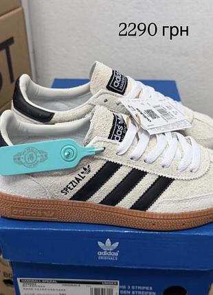 Кросівки adidas spezial бежеві з чорними смужками