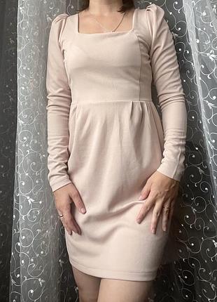 Коротка жіноча сукня бежева