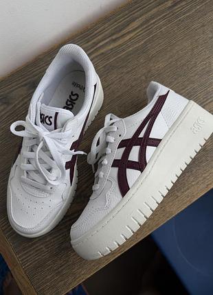 Кросівки жіночі asics білі з бордовими елементами, шкіряні, на платформі
