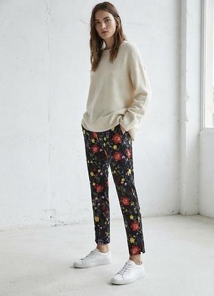 Квіткові штани-чіноси h&m — розмір м