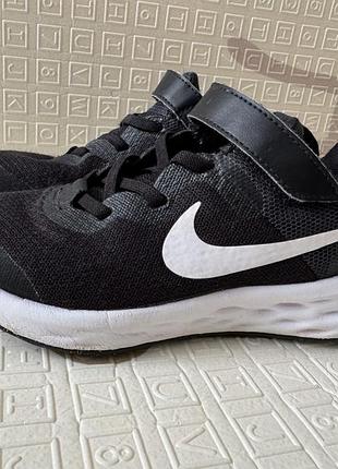 Кросівки nike чорні з білим логотипом
