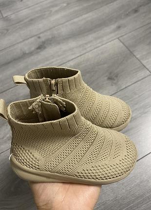 Дитячі кросівки zara