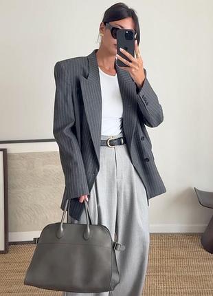 Двобортний жакет оверсайз у тонку білу вертикальну смужку (pinstripe blazer)