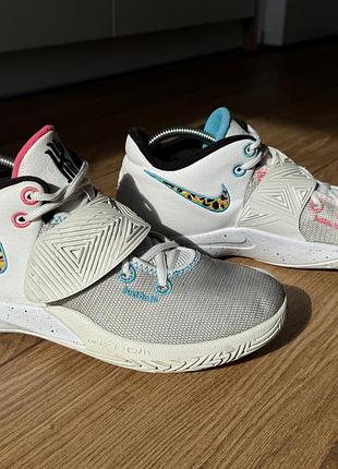 Кросівки чоловічі nike kyrie flytrap 3 «south beach» білі, сірі, блакитні, рожеві, р. 41