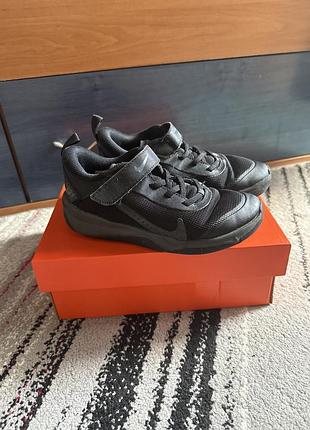 Косівки nike дитячі,чорні,комбіновані сітка.розмір 32,легенькі,зручні,підійдуть на широку ніжку.