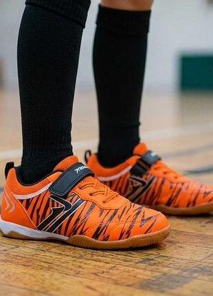 Класні дитячі футзалки помаранчаві sneakers