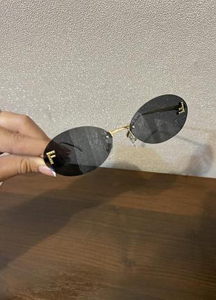 Сонцезахисні окуляри жіночі fendi first crystal з овальними темними лінзами