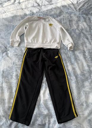 Спортивний костюм для хлопчиків adidas originals x smiley world, білий, чорний, розмір 122 (6-7 років)