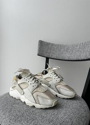 Спортивні жіночі зручні кросівки кеди взуття nike air huarache