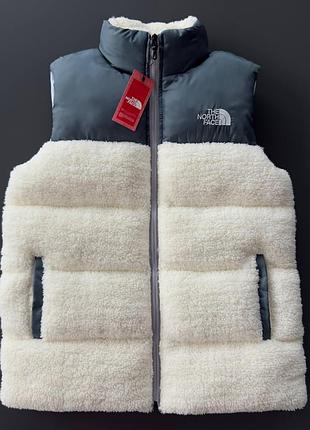Жилет tnf цвет изумрудный