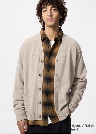 Чоловічий кардиган бежевий вовняний з v-подібним вирізом 100% lambswool v neck cardigan