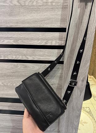 Крос-боді жіноча calvin klein чорна