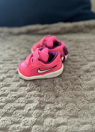 Кросівки для дівчаток nike рожеві