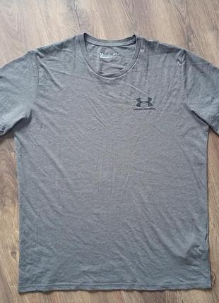 Брендовая футболка under armour.