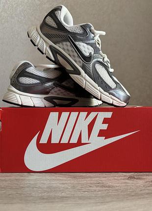 Кросівки жіночі nike сірі 37,5