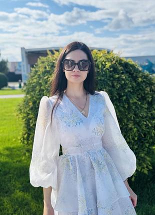 Жіноча мінісукня queen and bee біла з квітковим принтом