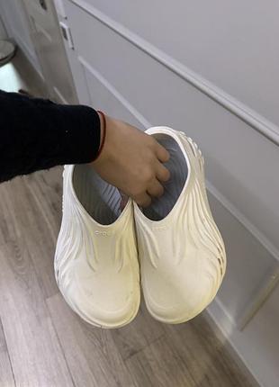 Шльопанці унісекс crocs білі, розмір 37,5