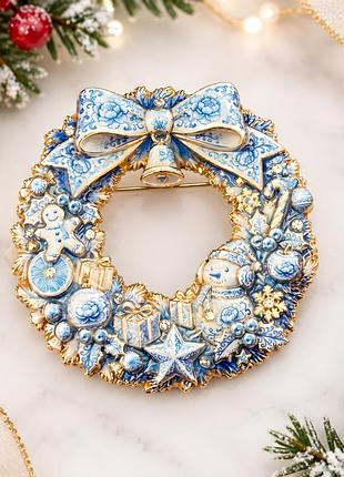✨🎄 ексклюзивна різдвяна брошка «зимовий вінок» у синьо-білих тонах (гжель) 🎁