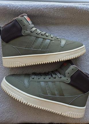 Утепленные кроссовки 41р. adidas