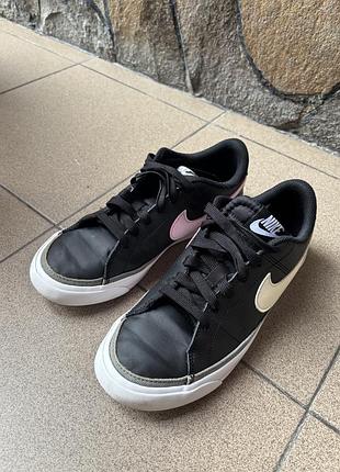 Кросівки жіночі nike