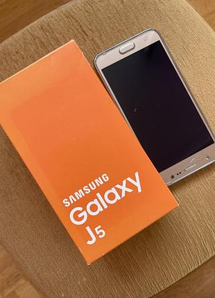 Мобільний телефон samsung galaxy j5