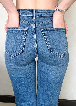 Жіночі блакитні джинси zara з розрізами та високою посадкою 34 xs
