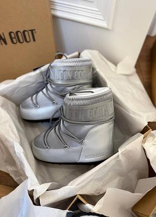 Чоботи жіночі moon boot чорні, білі 4