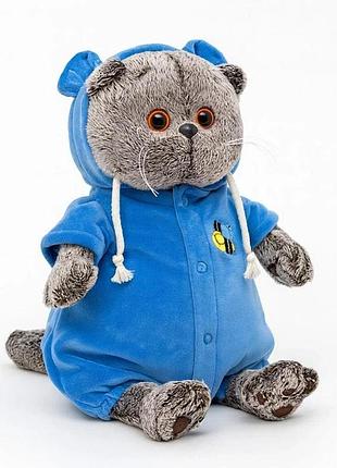Мягкая игрушка basik&co кот басик в синем комбинезоне с пчелкой 35 см