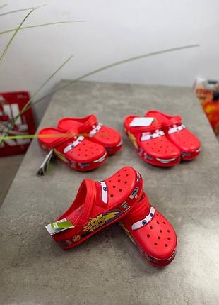 Шльопанці crocs x mcqueen 2