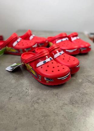 Шльопанці crocs x mcqueen 4
