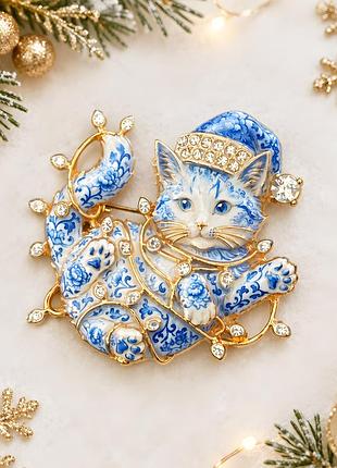 ✨🎄 новорічна брошка «синій котик у шапці санти з гірляндою» (гжель) 🎁