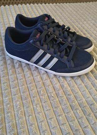 Кросівки жіночі adidas neo сині 23,5см устілка