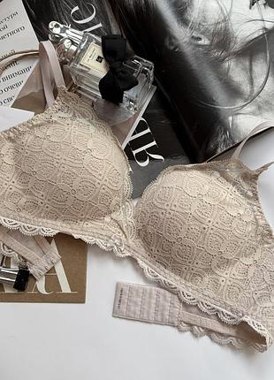 Бюстгальтер світло бежевий intimissimi 10