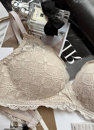 Бюстгальтер світло бежевий intimissimi 9