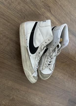 Nike blazer mid