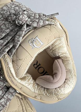 B9s skate  
• beige / cream • 8