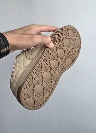 B9s skate  
• beige / cream • 6