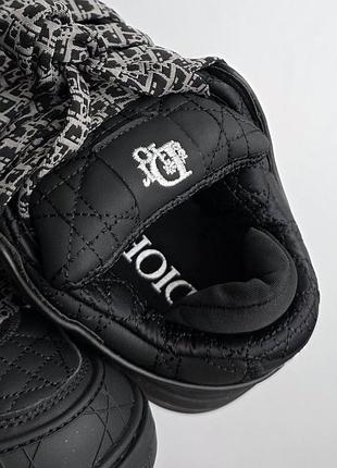 B9s skate  
• black • 5