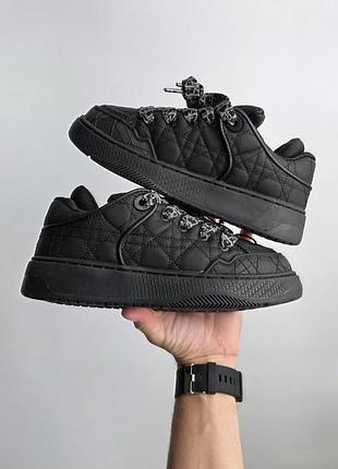 B9s skate  
• black • 4